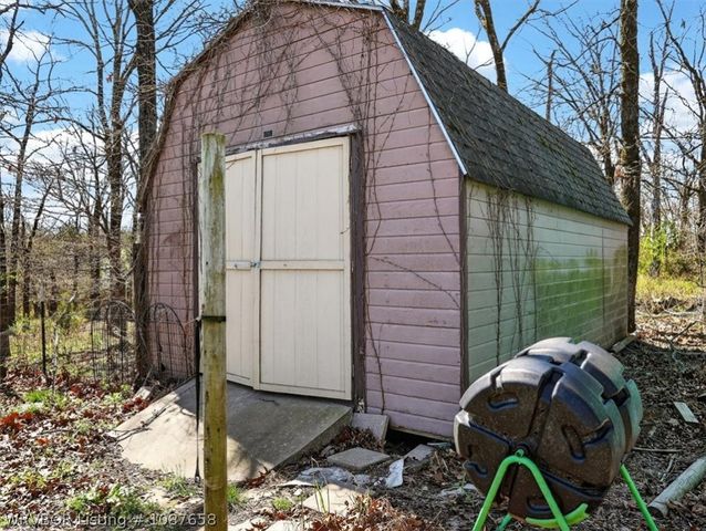 690 Reaves Avenue, Pocola, OK 74902