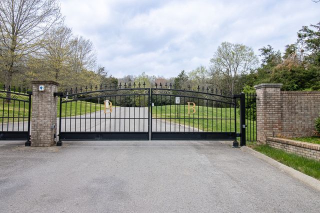 11 Bancroft Pl, Nashville, TN 37215
