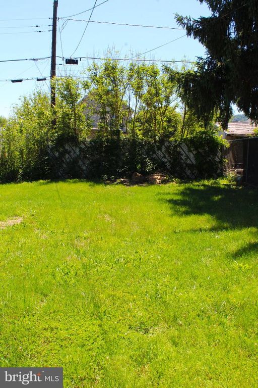 Image 12 of property listing at 215-217 E OFFUTT ST, Cumberland, MD 21502