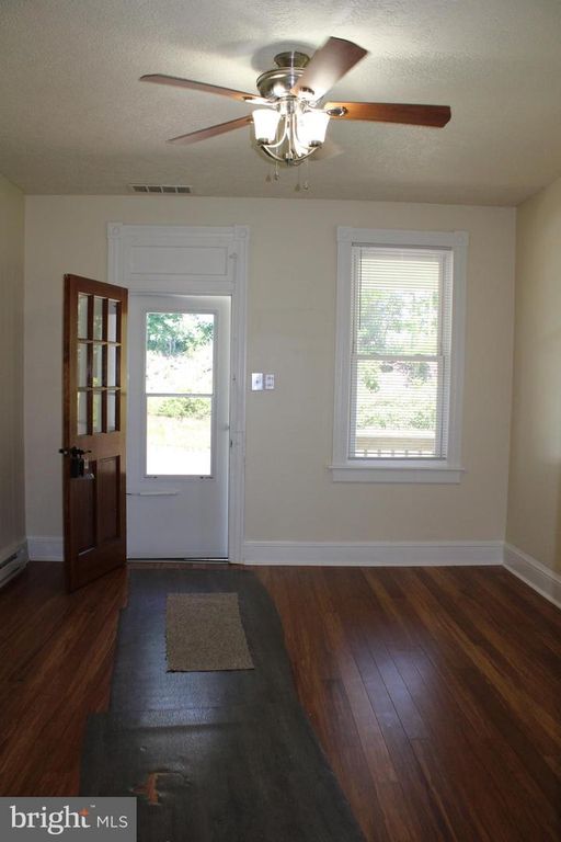 Image 15 of property listing at 215-217 E OFFUTT ST, Cumberland, MD 21502