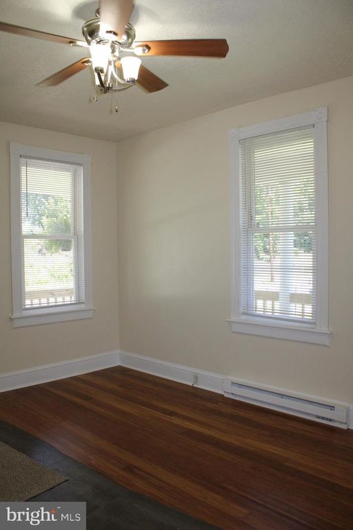 Image 16 of property listing at 215-217 E OFFUTT ST, Cumberland, MD 21502