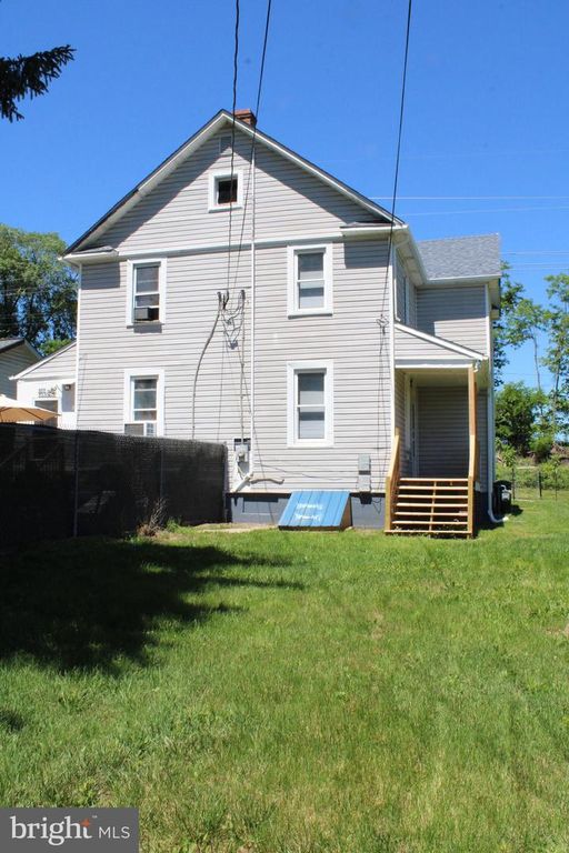 Image 6 of property listing at 215-217 E OFFUTT ST, Cumberland, MD 21502