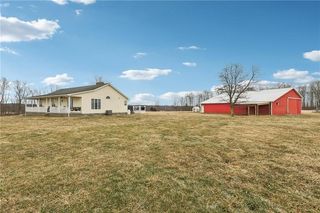 785 Cameron Rd, Hickory Twp, PA 16101