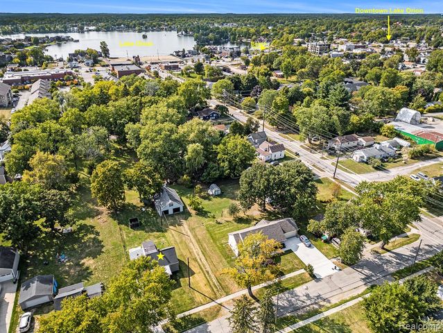 332 Newton Drive, Lake Orion, MI 48362