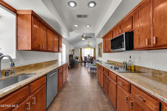 1404 ADOLPH CARSON Place, El Paso, TX 79936