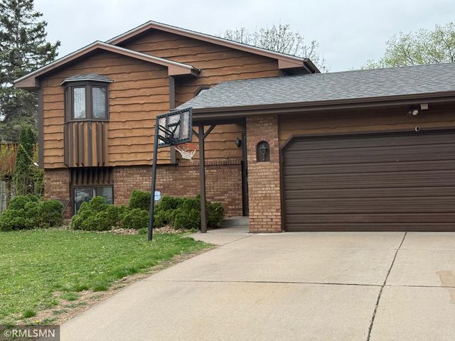 7717 Bryant Avenue N, Brooklyn Park, MN 55444