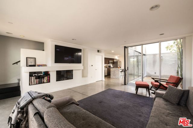 4288 Perlita Avenue, Los Angeles, CA 90039