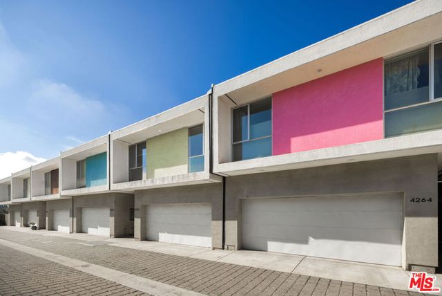 4288 Perlita Avenue, Los Angeles, CA 90039