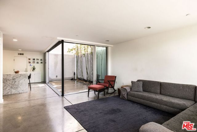 4288 Perlita Avenue, Los Angeles, CA 90039