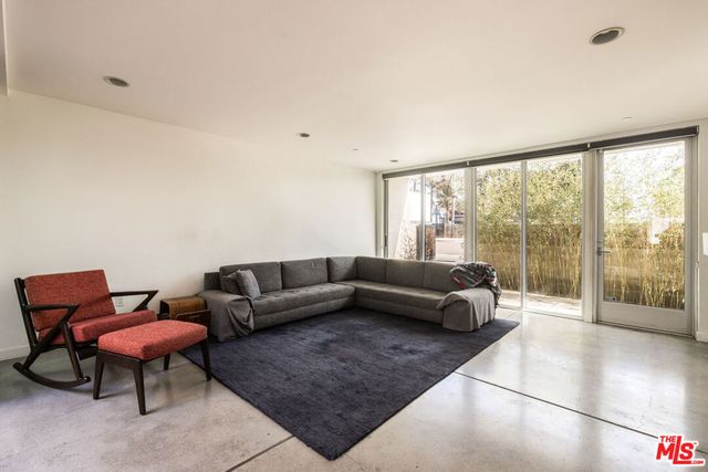 4288 Perlita Avenue, Los Angeles, CA 90039