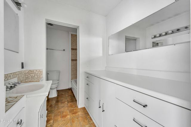 960 Larrabee Street 317, West Hollywood, CA 90069