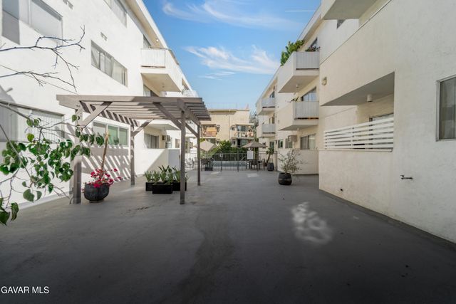 960 Larrabee Street 317, West Hollywood, CA 90069