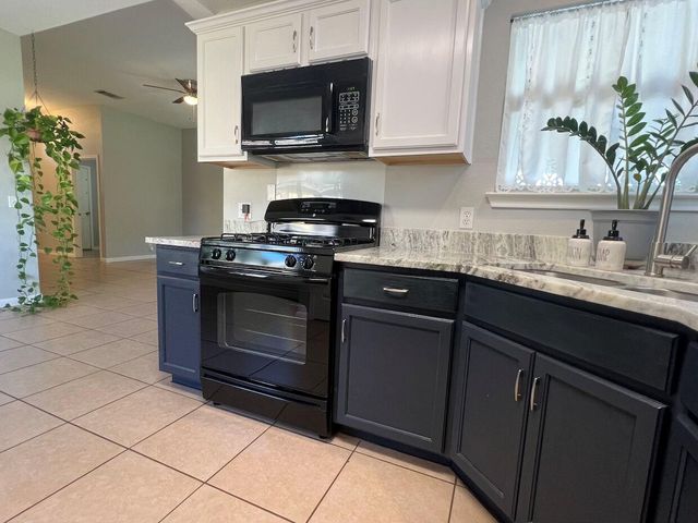 223 Dana DR, Hutto, TX 78634