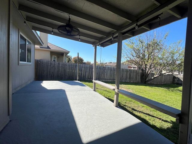 223 Dana DR, Hutto, TX 78634