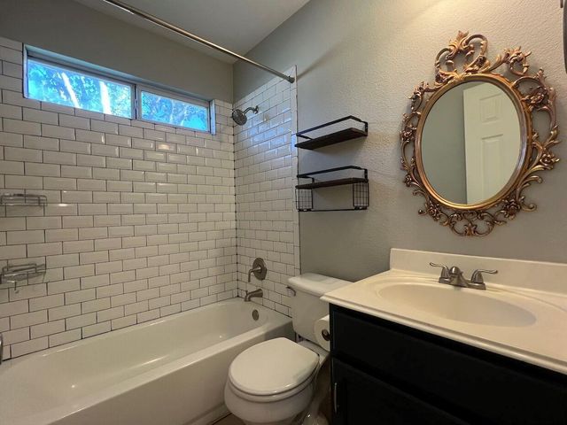 223 Dana DR, Hutto, TX 78634