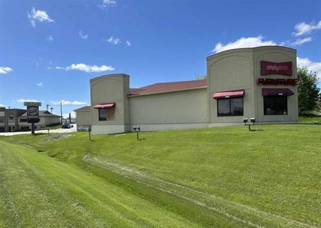 3711 N Harrison St Street, Davenport, IA 52806