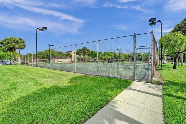 2900 NW 47th Ter 405B, Lauderdale Lakes, FL 33313