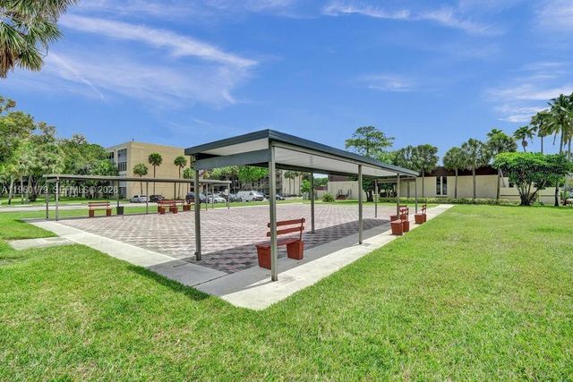 2900 NW 47th Ter 405B, Lauderdale Lakes, FL 33313