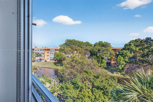 2900 NW 47th Ter 405B, Lauderdale Lakes, FL 33313