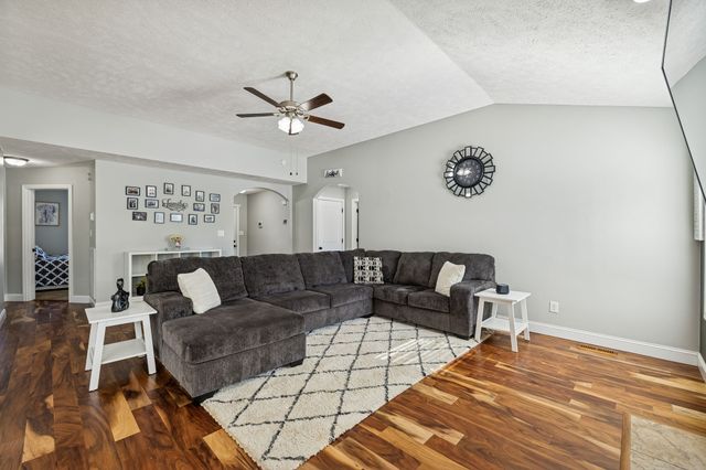 848 Shelton Cir, Clarksville, TN 37042