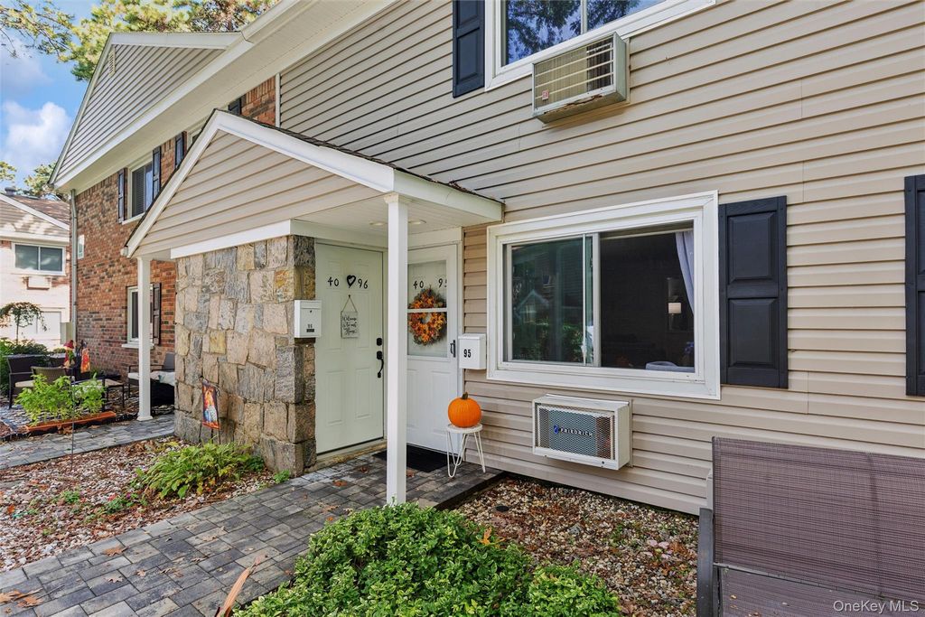 40 W 4th Street 95, Patchogue, NY 11772 — exterior