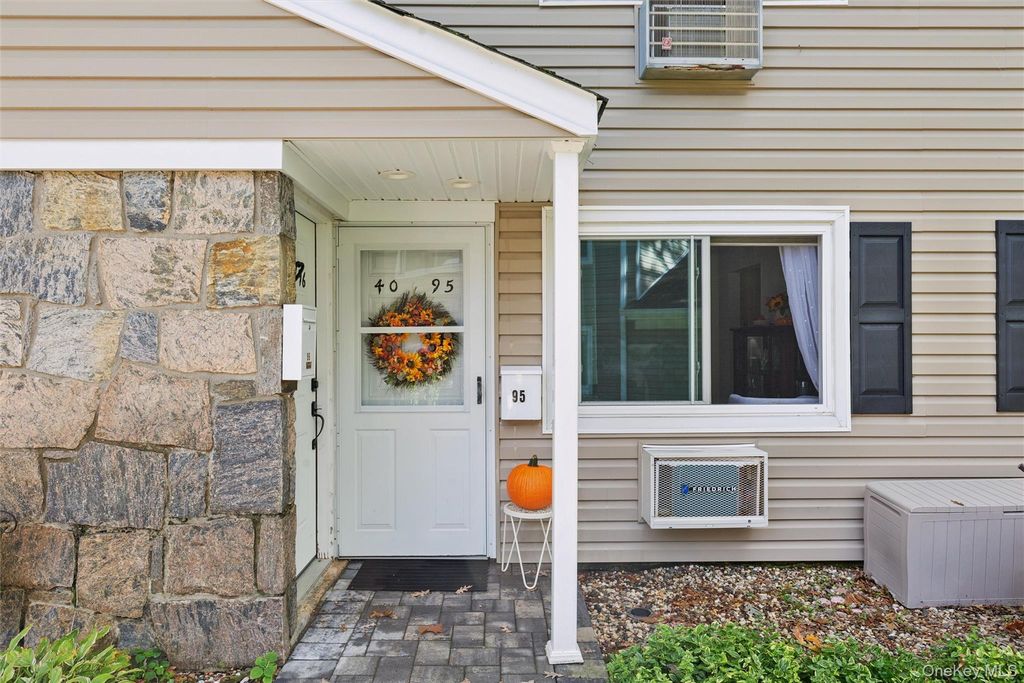 40 W 4th Street 95, Patchogue, NY 11772 — photo 2