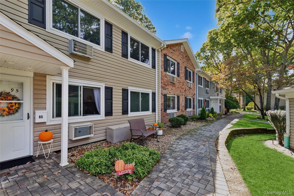 40 W 4th Street 95, Patchogue, NY 11772 — photo 3