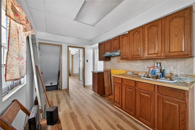 120 E 20th Ave, Munhall, PA 15120