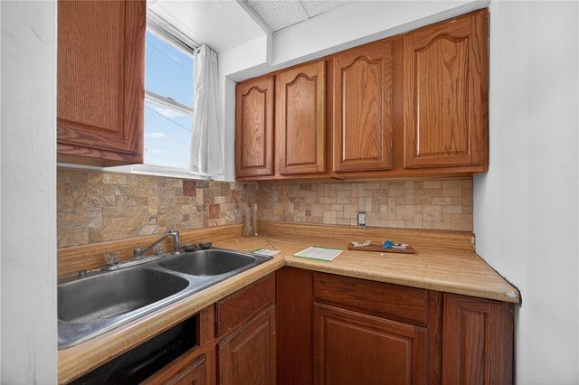 120 E 20th Ave, Munhall, PA 15120