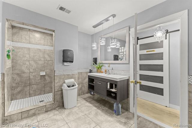 13000 Hayes St, Detroit, MI 48205