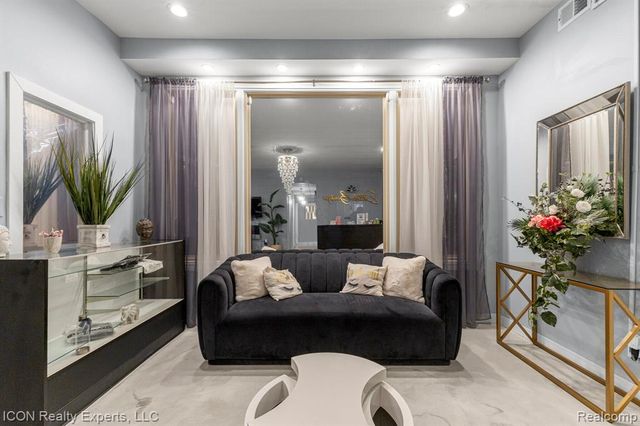 13000 Hayes St, Detroit, MI 48205