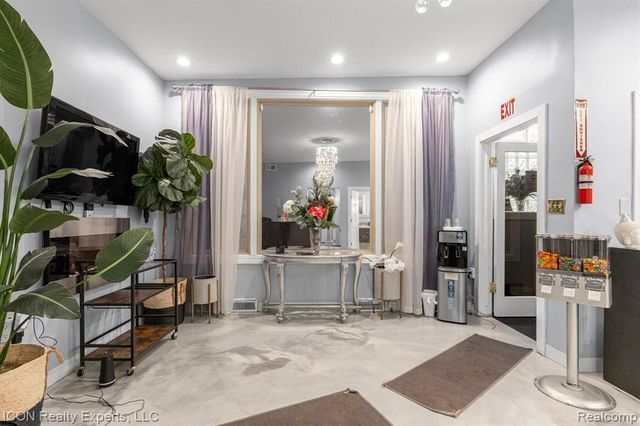 13000 Hayes St, Detroit, MI 48205