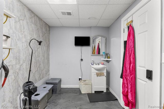 13000 Hayes St, Detroit, MI 48205