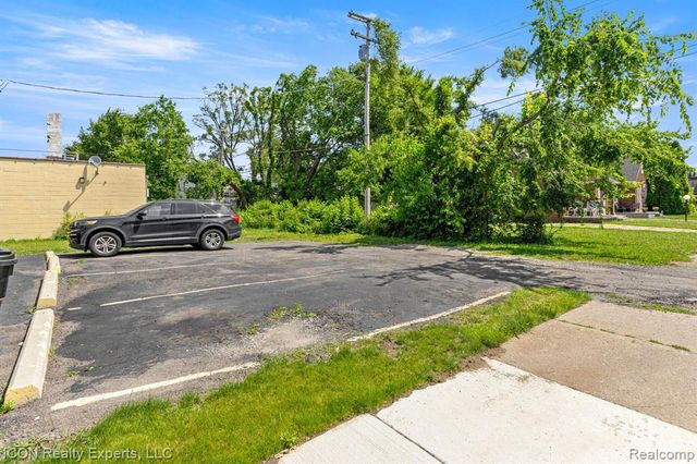 13000 Hayes St, Detroit, MI 48205