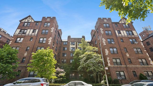 6812 Burns St Apt A3, New York City, NY 11375