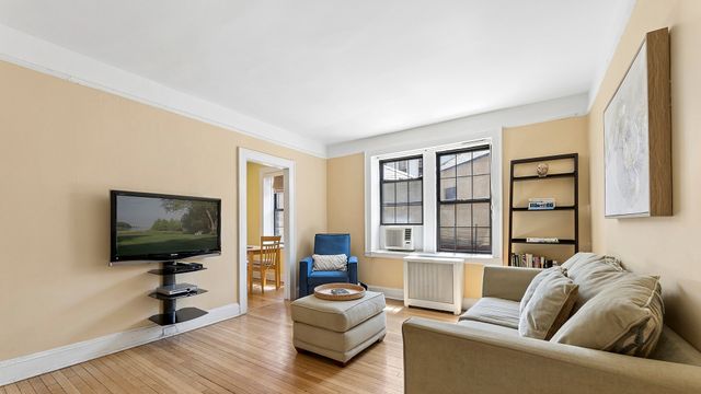 6812 Burns St Apt A3, New York City, NY 11375