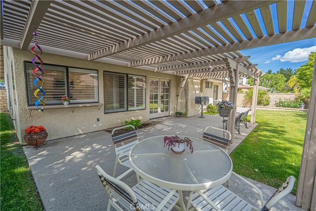 25504 Via Gracioso, Valencia, CA 91355