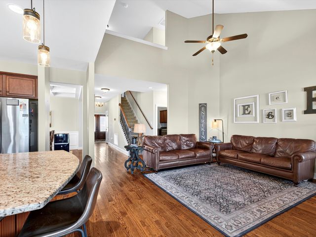 2731 Jasmine St, Lebanon, TN 37087