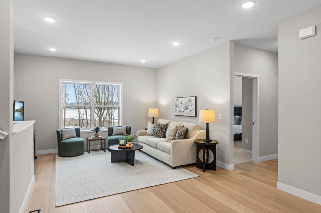 2817 Victoria Street N, Roseville, MN 55113