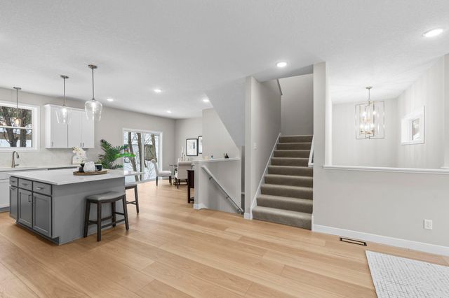 2817 Victoria Street N, Roseville, MN 55113