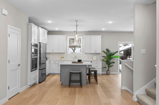 2817 Victoria Street N, Roseville, MN 55113