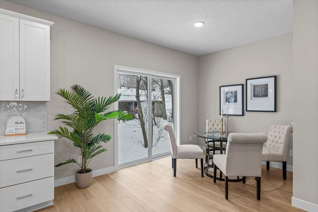 2817 Victoria Street N, Roseville, MN 55113