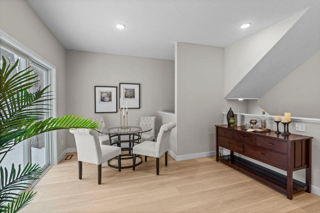 2817 Victoria Street N, Roseville, MN 55113