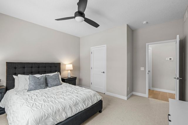 2817 Victoria Street N, Roseville, MN 55113