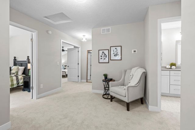 2817 Victoria Street N, Roseville, MN 55113