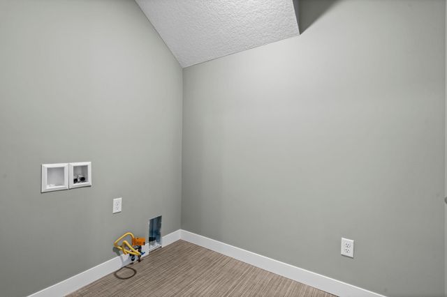 2817 Victoria Street N, Roseville, MN 55113