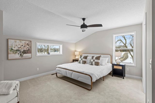 2817 Victoria Street N, Roseville, MN 55113