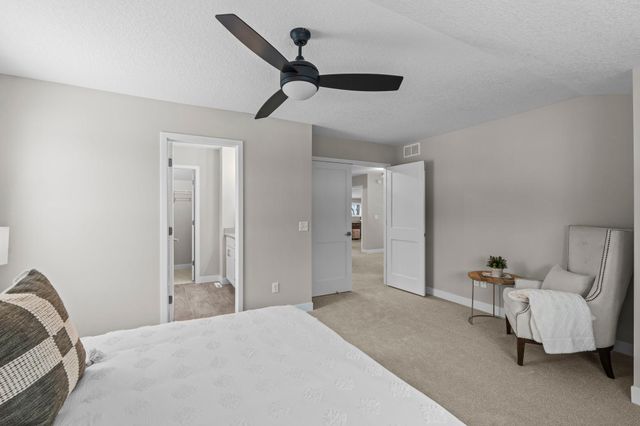 2817 Victoria Street N, Roseville, MN 55113