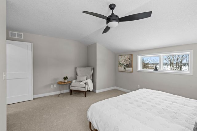 2817 Victoria Street N, Roseville, MN 55113