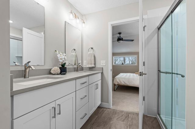 2817 Victoria Street N, Roseville, MN 55113